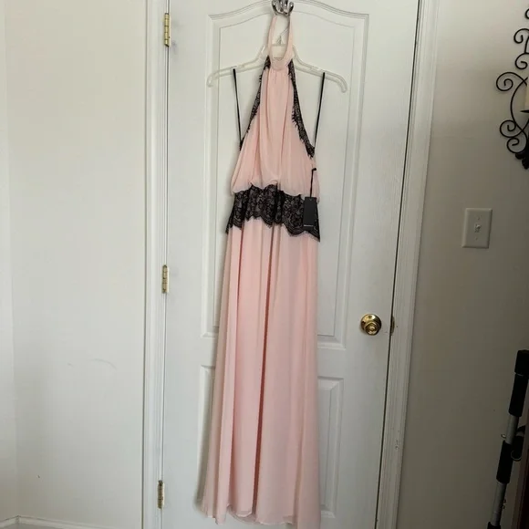 NWT Forever 21 Blush /Black Lace Trimmed Halter Maxi Dress Women's Size large - Picture 1 of 5